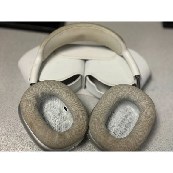 Apple AirPods Max - Silver - Fully Functional (See Photos for Cosmetic Wear) - Picture 1 of 8